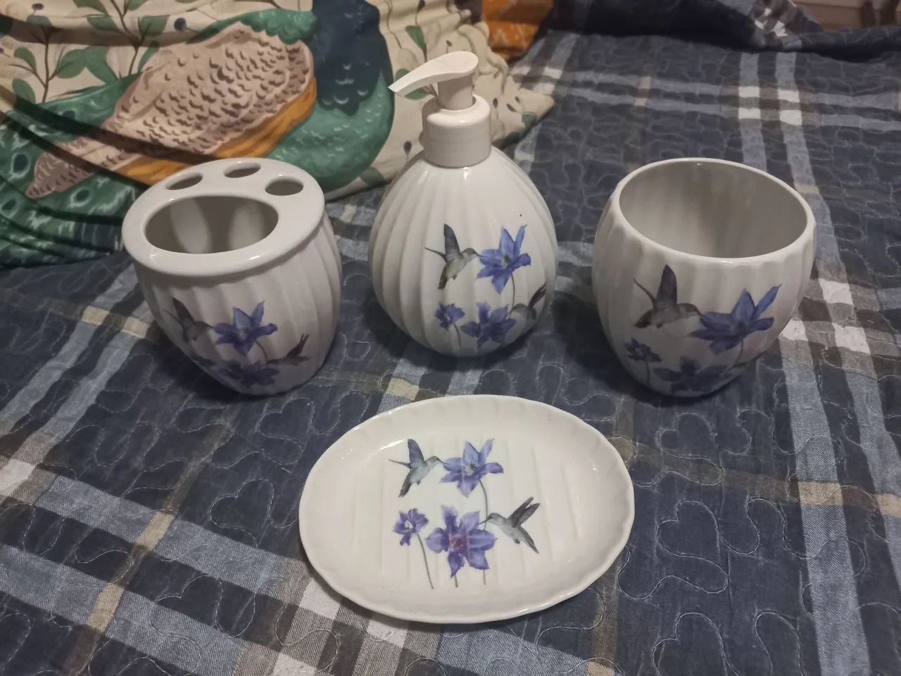 Conjunto cerâmico para banheiro