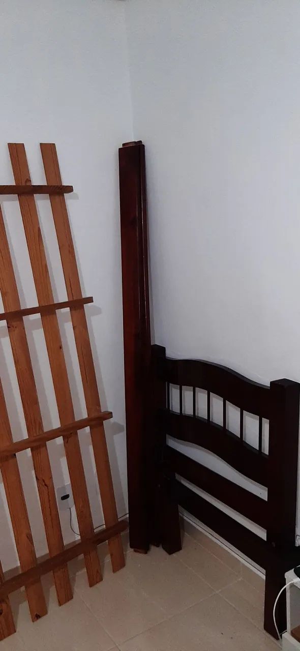 Cama de madeira semi nova conservada - Foto 2