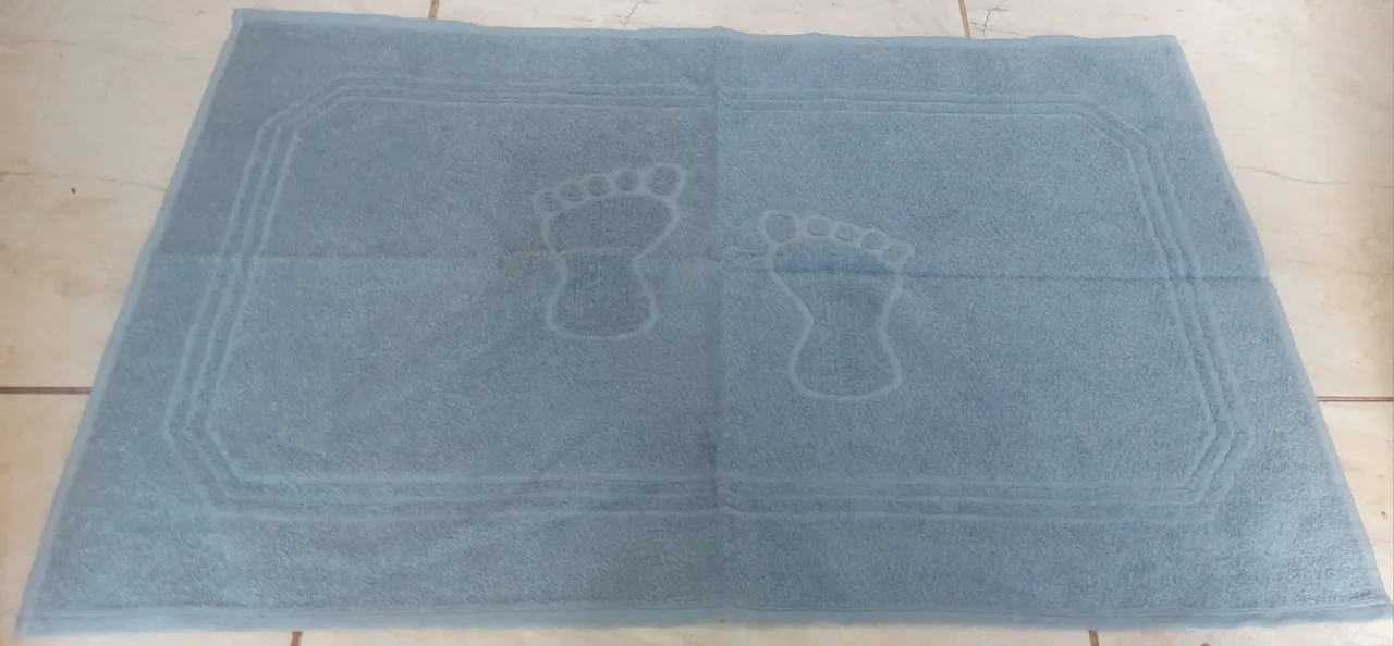Tapete de Banheiro com Desenho de Pés