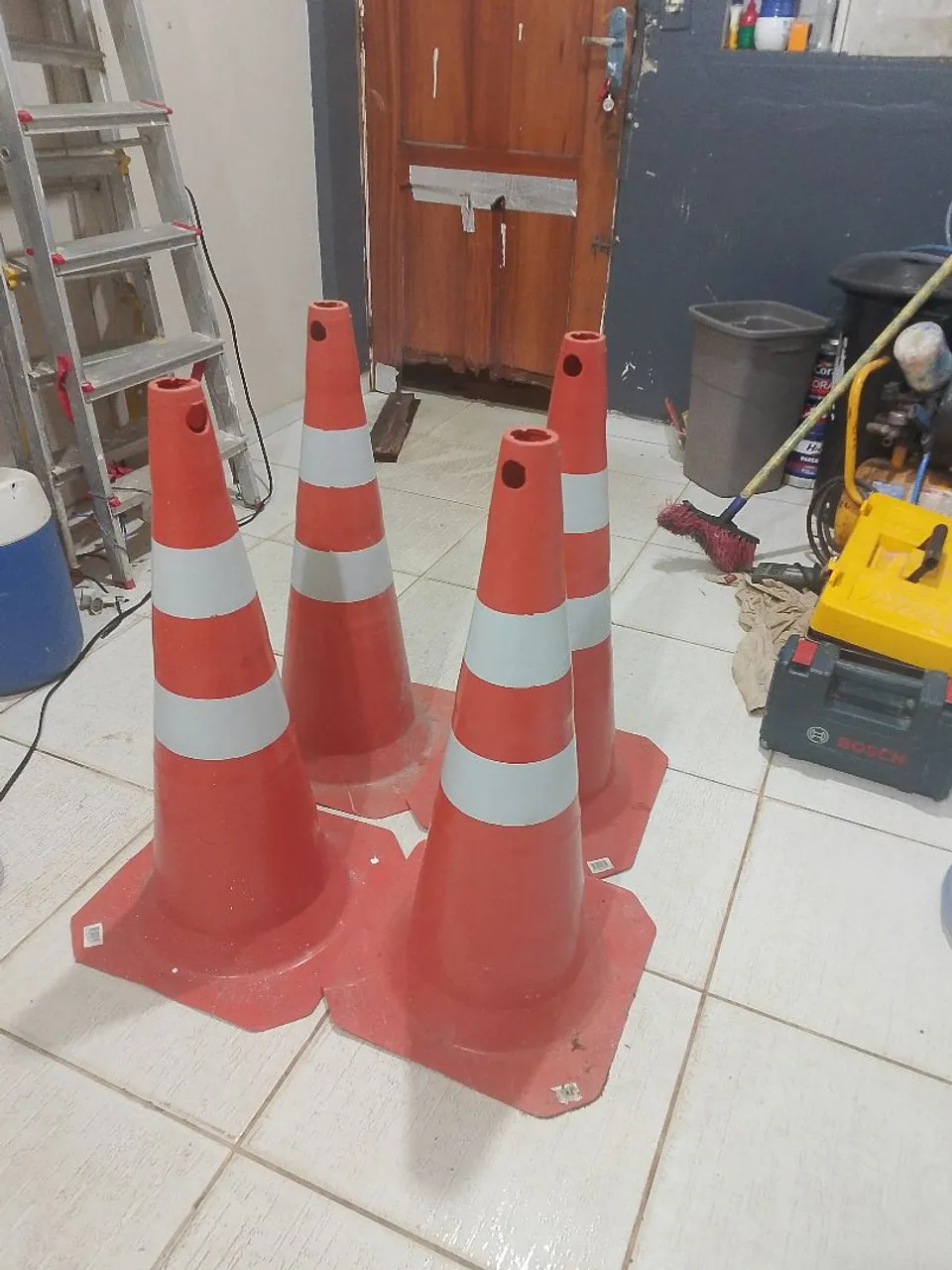 Cones de Sinalização - Segurança e Organização