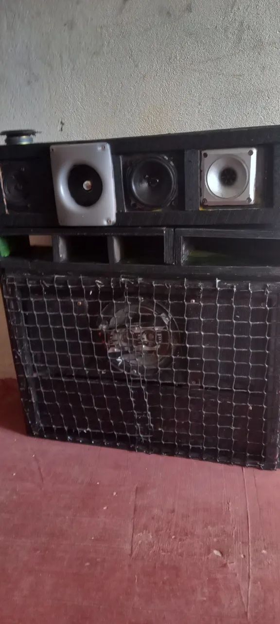 Uma caixa de som grave e médio  - Foto 3