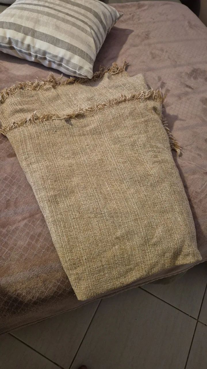 Conjunto para sofá - mantas e travesseiros com tapete  - Foto 4