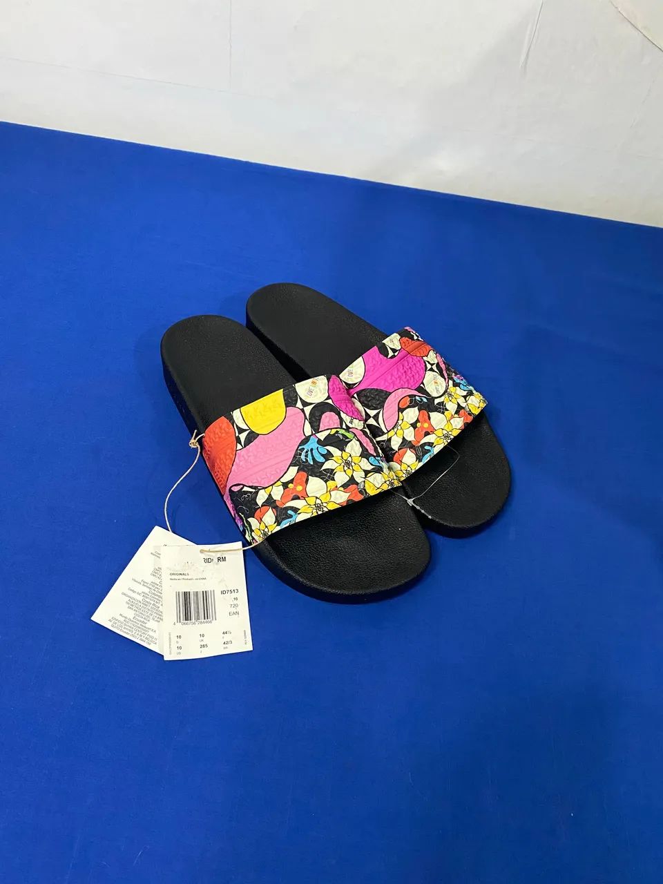 Slide Adidas adilette (collab especial)