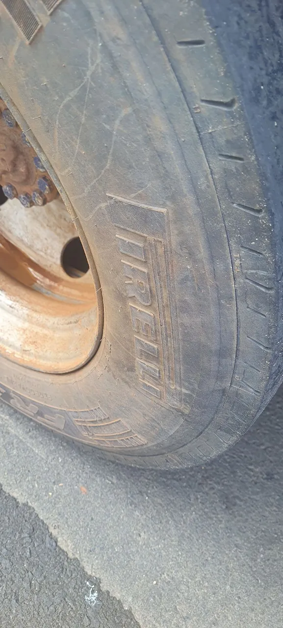 Pneu Pirelli Aro 17.5