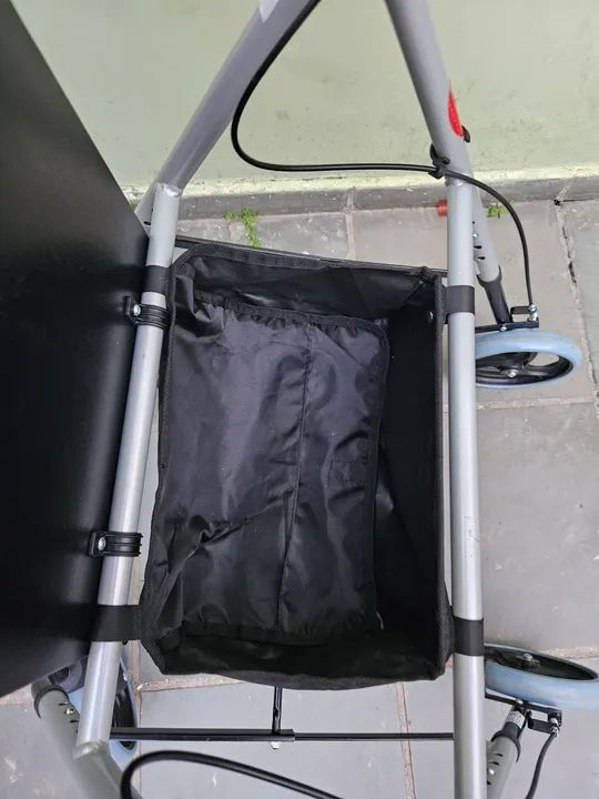 Andador com assento e rodas com freios - Foto 4