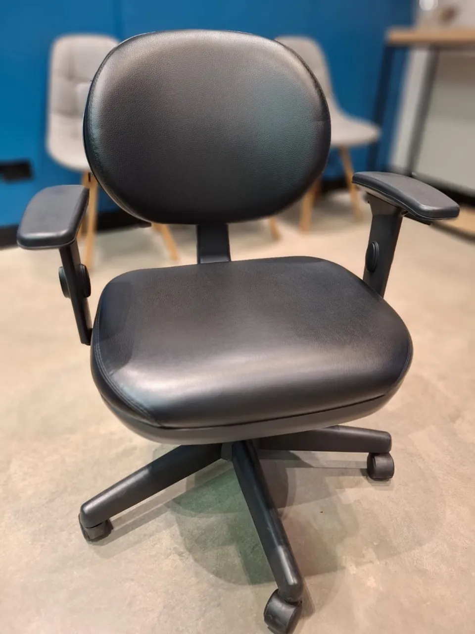 Cadeira de Escritório Ergonômica Preta
