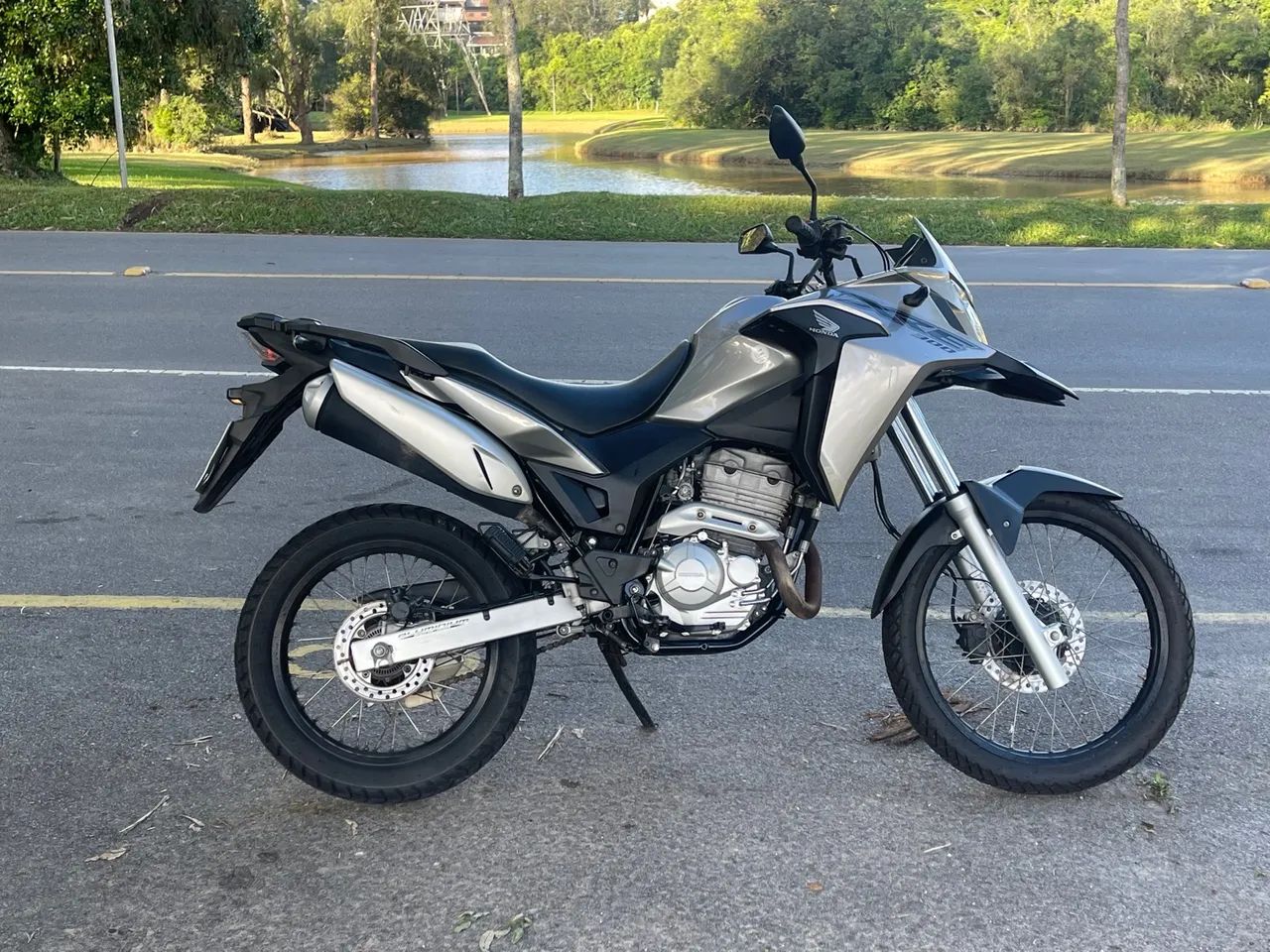 Honda Xre 300 - Impecável