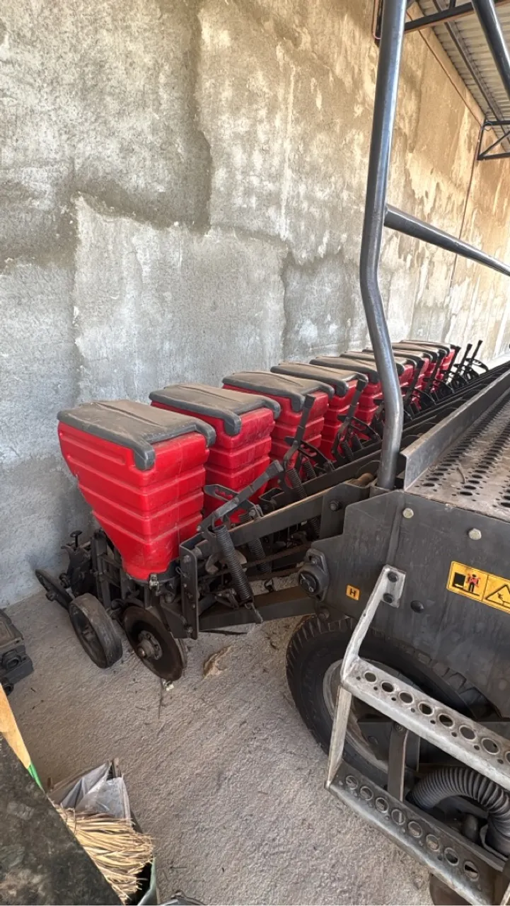 Plantadeira massey fergusson mf 409