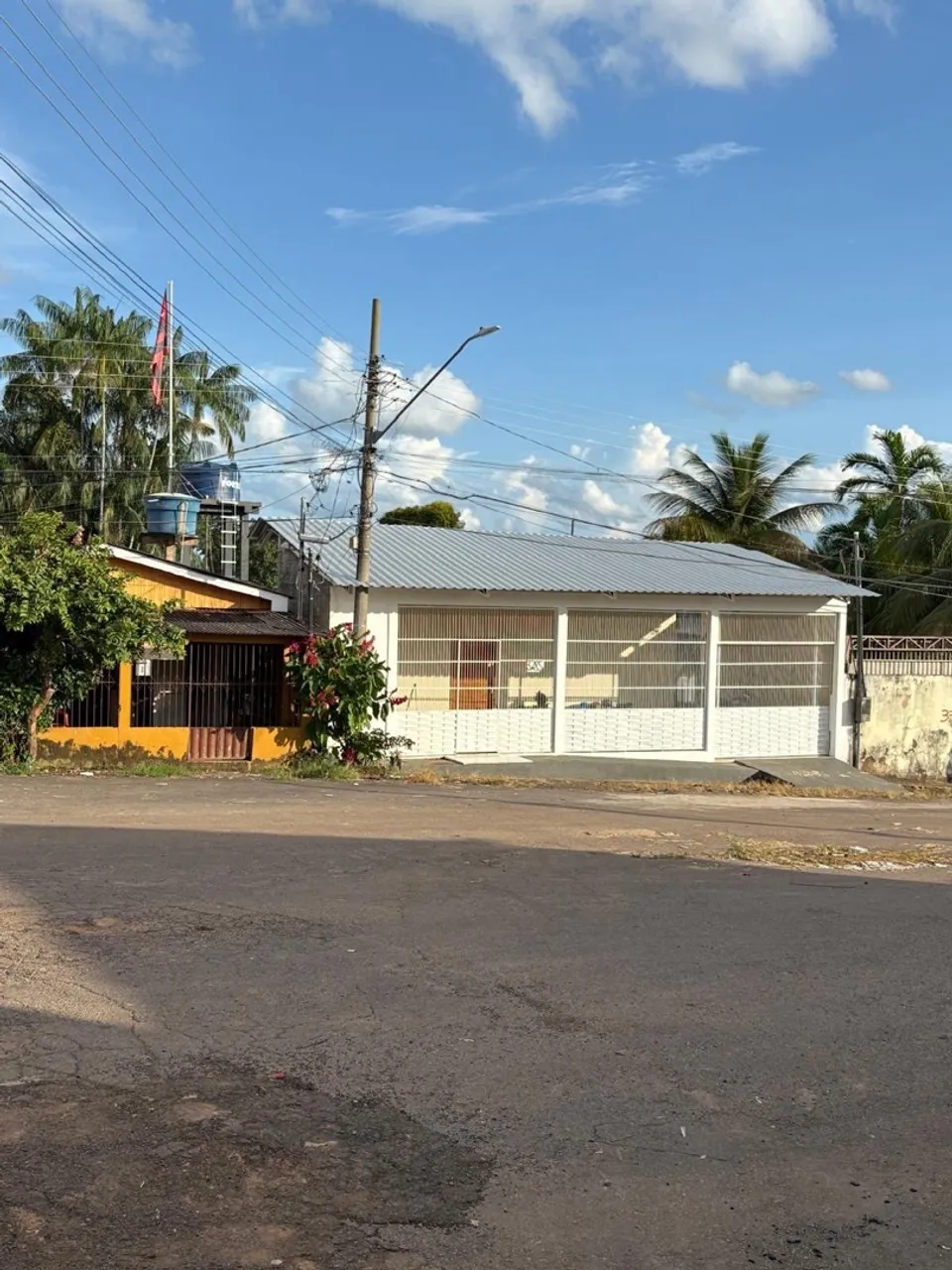 Aluga-se casa no Bairro da Base.