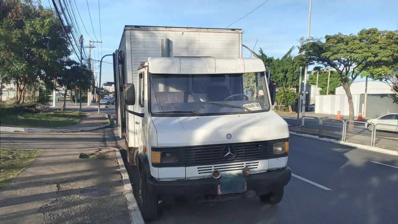 Mercedes-Benz ** Modelo 710