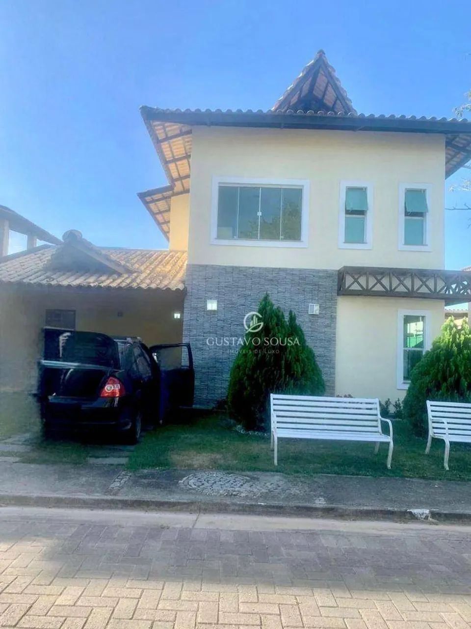 Vendo Excelente Casa Duplex 310m2, 3 Suítes, 4 Vagas de Garagem, Projetado, Deck, Quintal 