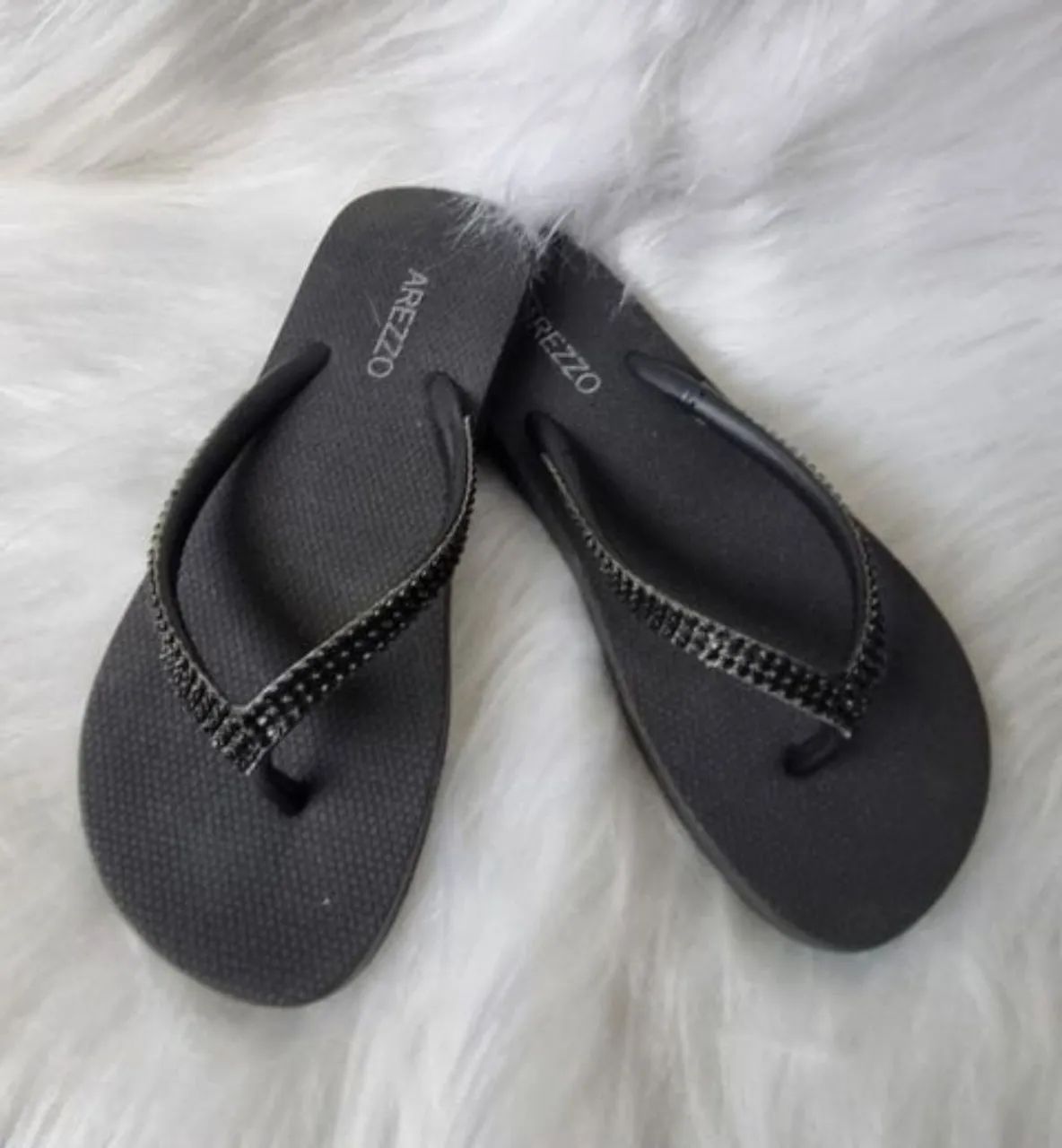 Chinelo Arezzo Preto com Detalhes
