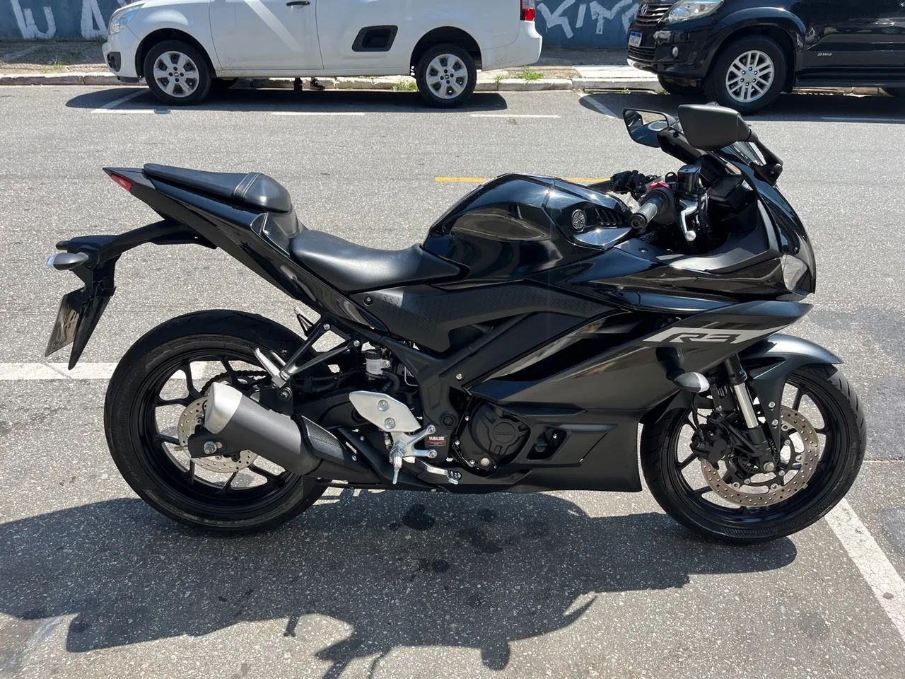 Yamaha R3 2025 - 4.000 km