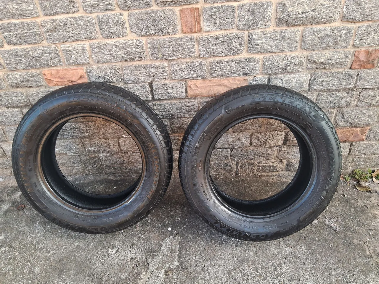 2 Pneus General Altimax Arctic 175/65 R14