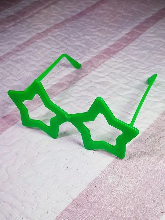 Óculos de Plástico em formato de Estrelas - Verde - Foto 3