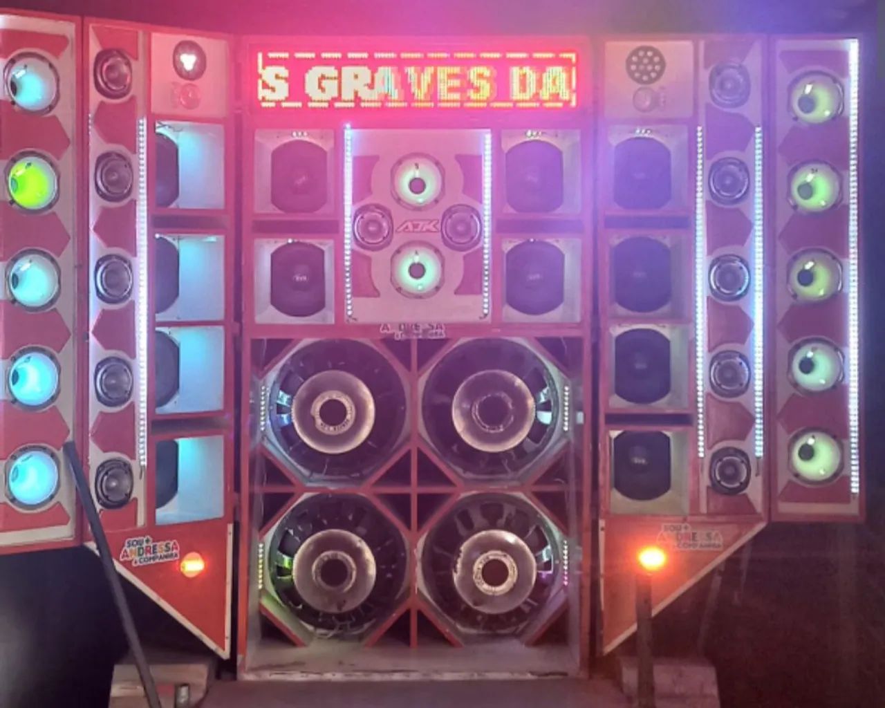VENDO OU TROCO  PAREDÃO COMPLETO. SÓ NO PONTO DE TOCAR, FAÇA SUA PROPOSTA...