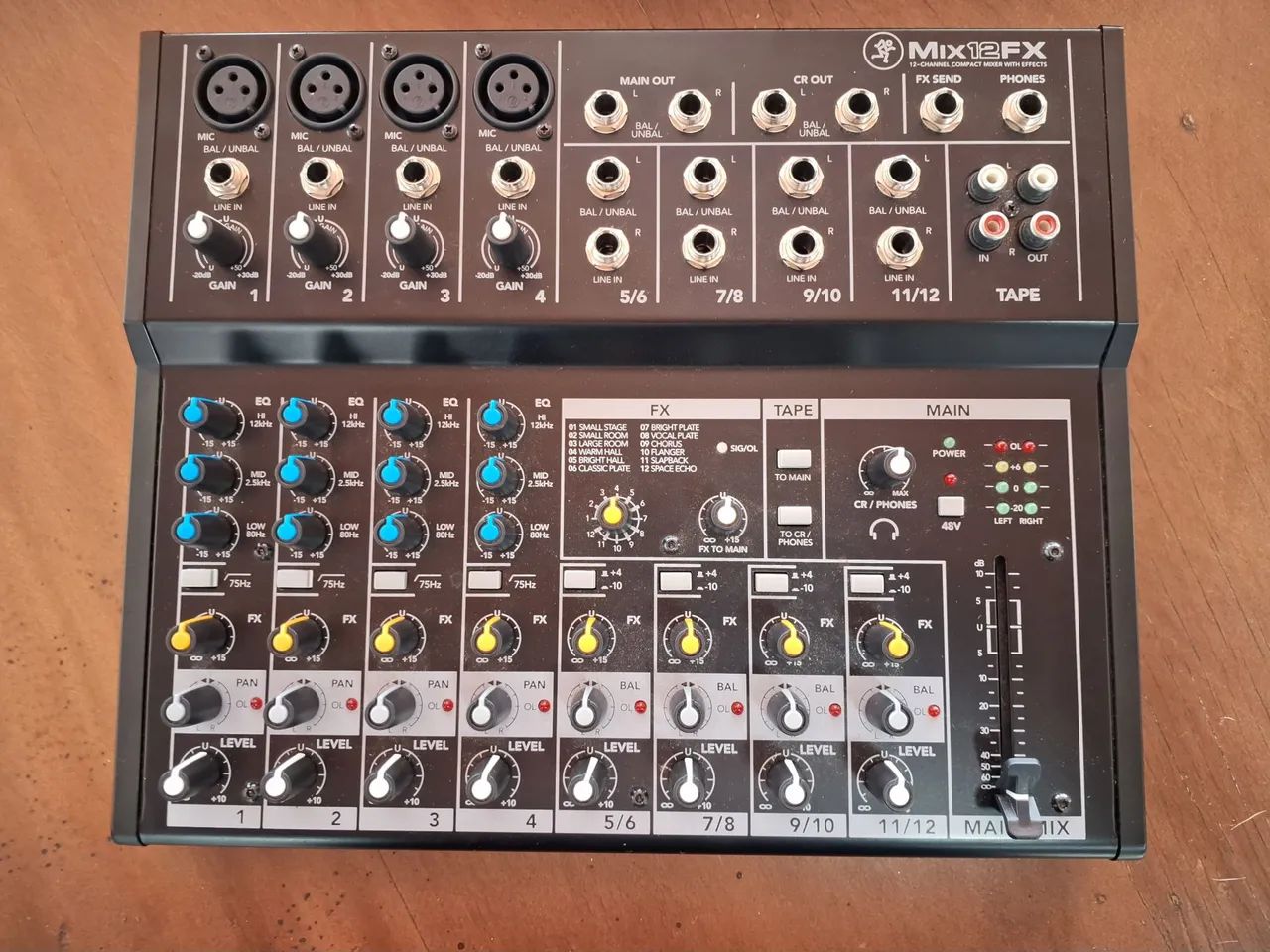 Mesa de som Mackie Mix12FX