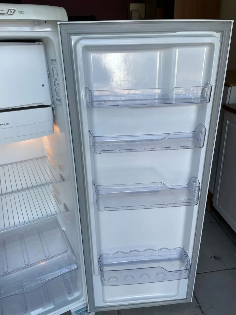 Geladeira Electrolux novinha impecável 220v posso entregar - Foto 4