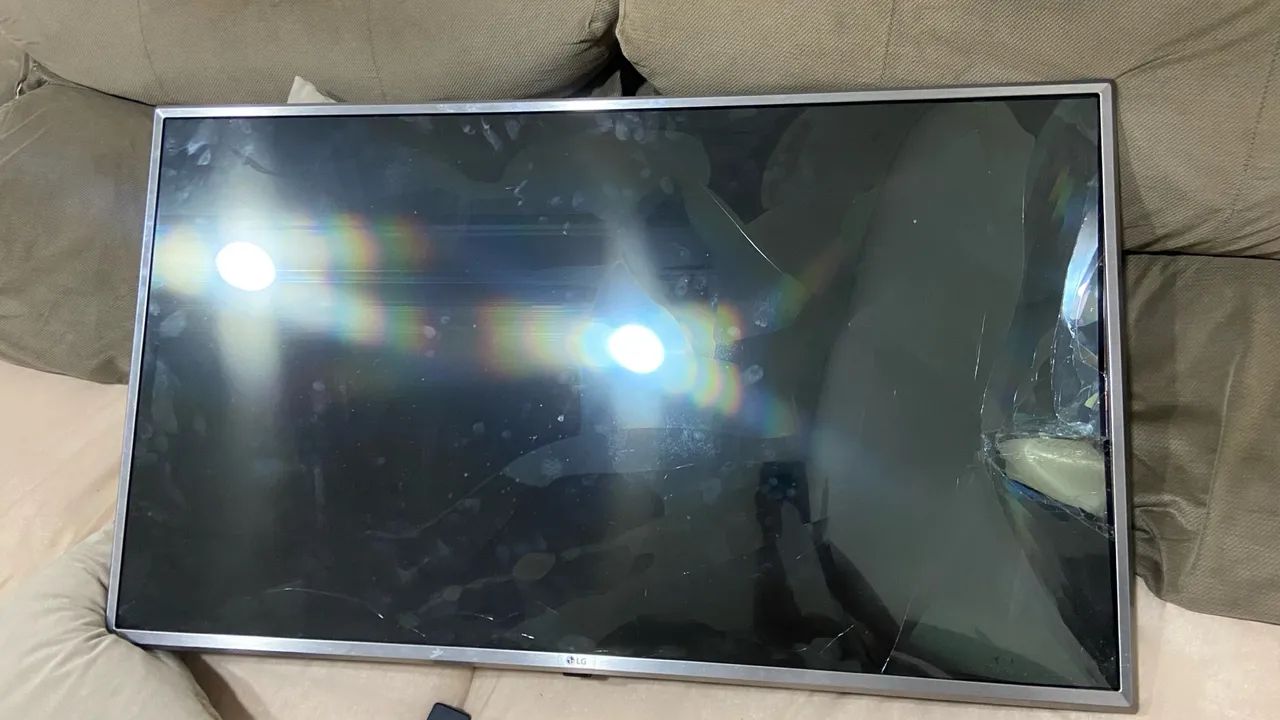 Tv LG 4k Tela quebrada 43UK6520PSA402624731478108161
