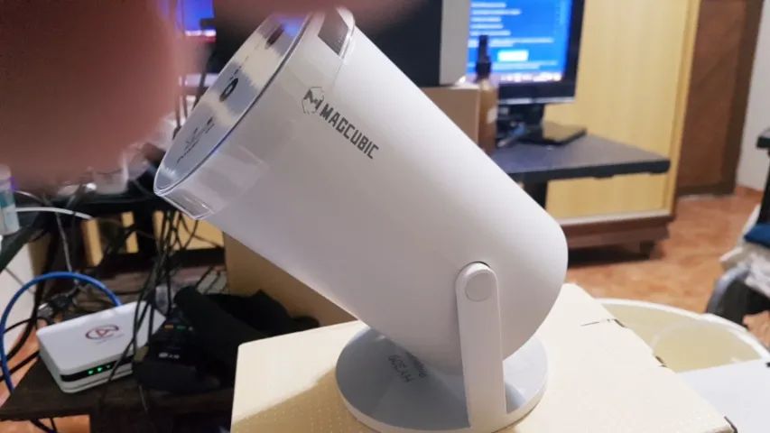 Mini Projetor HY300 Branco 110V/220V Android 11. - Foto 2