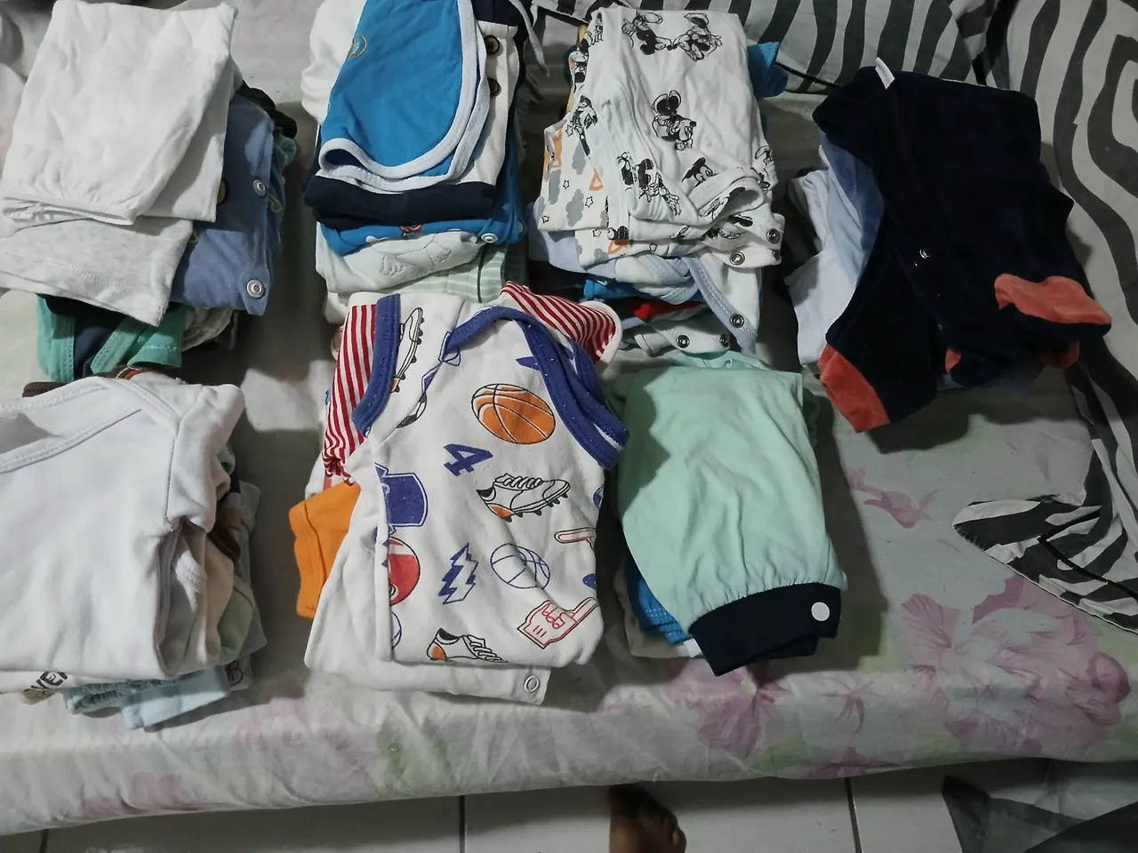 Lote de roupinhas de bebê - menino