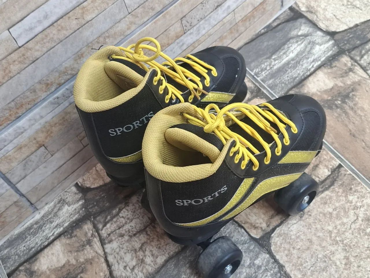 Patins de quatro rodas/Roller Skate Seminovo, tamanho 36/37 - Foto 5