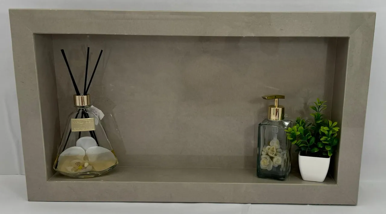 Nicho de porcelanato Madrid Bloc 65x35 borda dupla