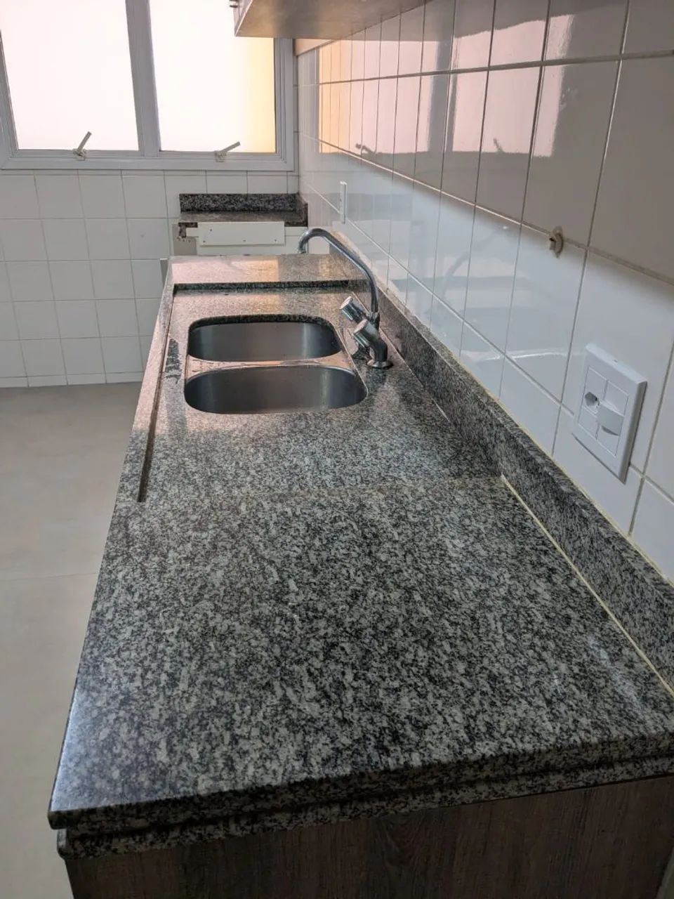 Kitchen sink made of granite with faucets64168503897729120