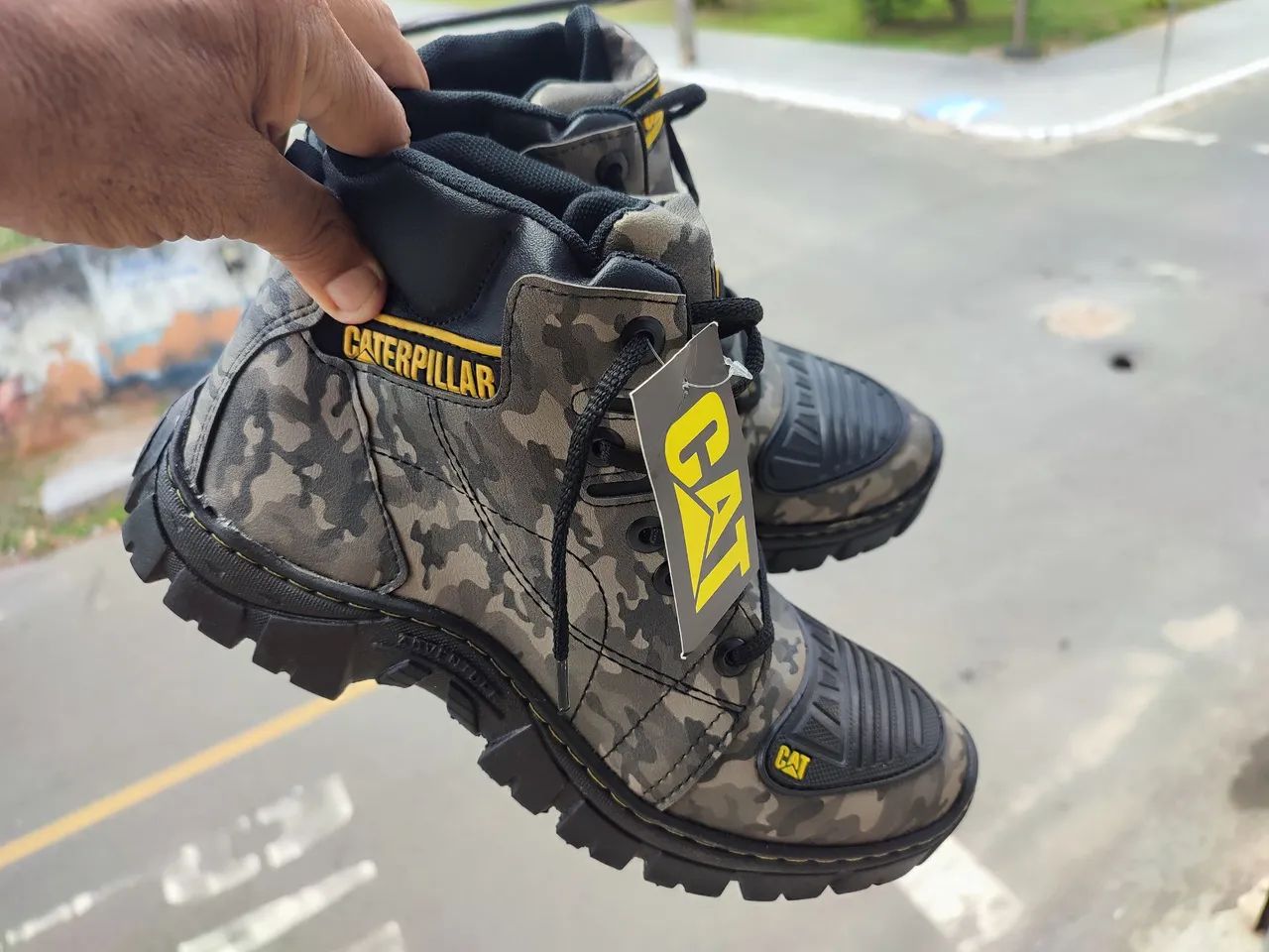 Bota Caterpillar Camuflada - Conforto e Estilo!