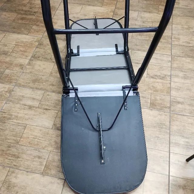 Vendo uma maca usada com pequenos detalhes. Ideal para tatuagem. - Foto 5