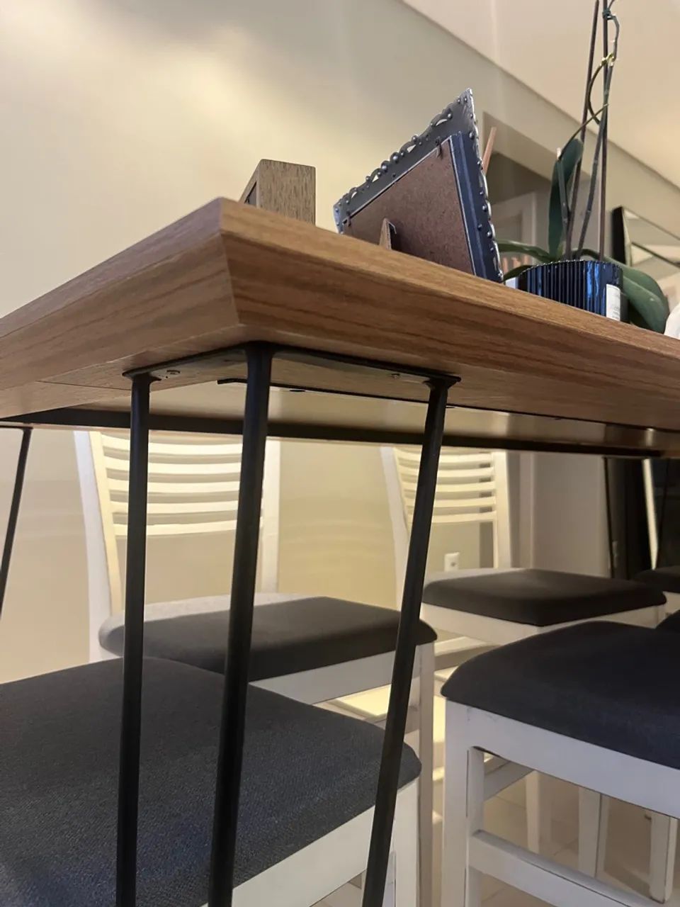 Mesa nova em MDF Freijó com pés em ferro fundido  - Foto 5