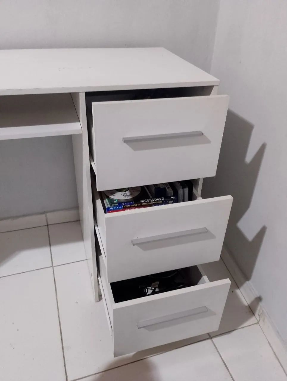 Desk for studying, computers, etc.64291066489602123
