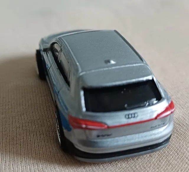 Audi e-tron Polícia- Matchbox  - Foto 3