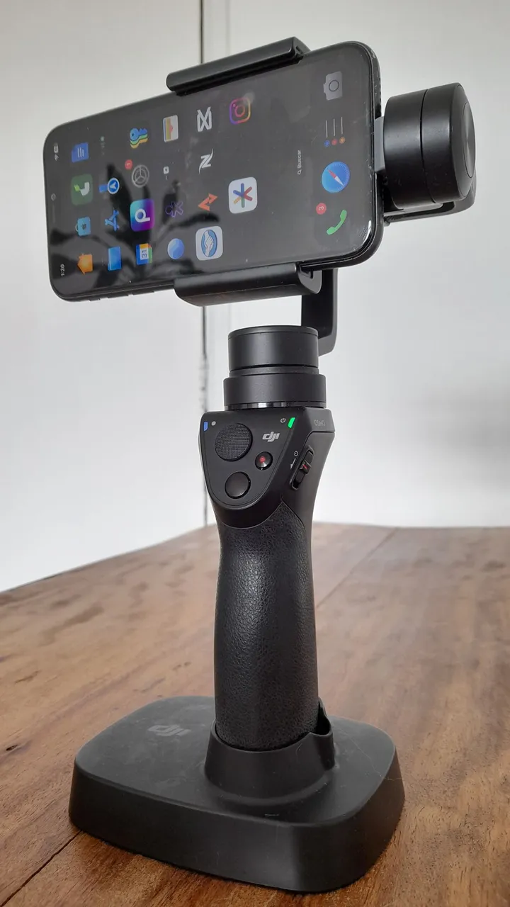 Estabilizador DJI Osmo Mobile 3 ZM01 + 2 baterias e carregador originais