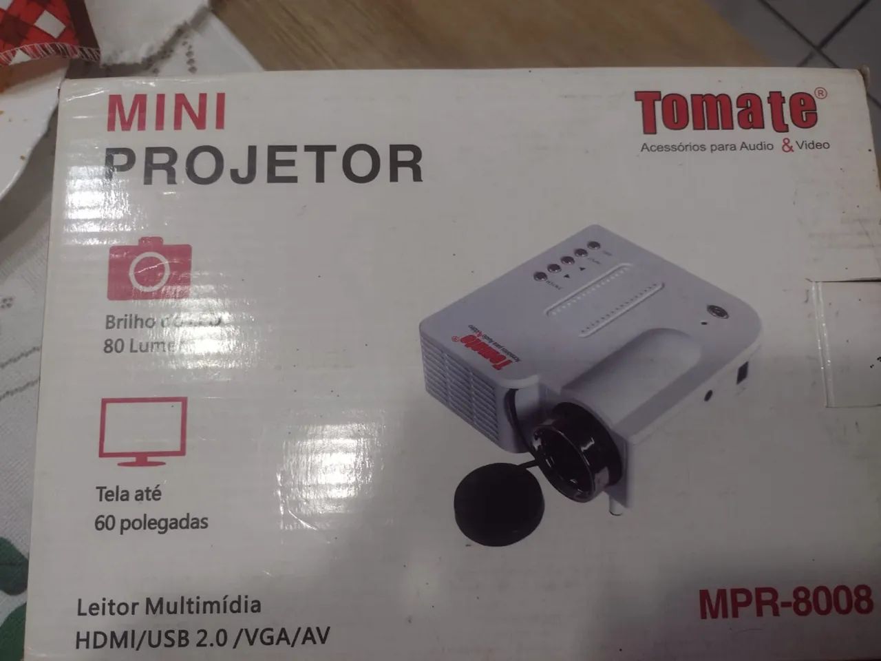Mini Projetor Tomate - 80 Lumens e 60 Polegadas
