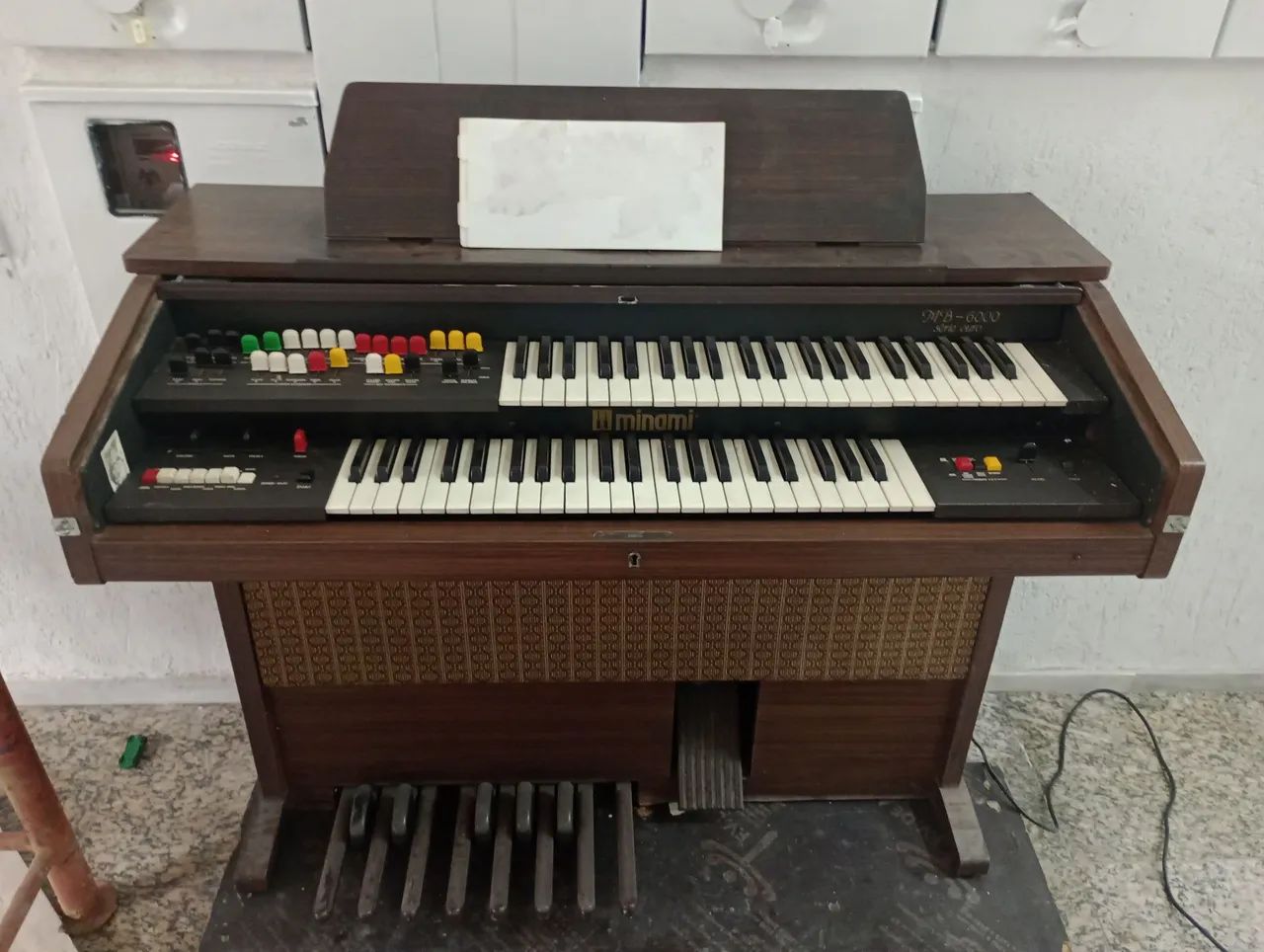 ORGAO ELETRÔNICA GEMINI , COM 2 NIVEIS DE TECLADO COM FECHAMENTO E TRAVAMENTO E BANCO TOP - Foto 5