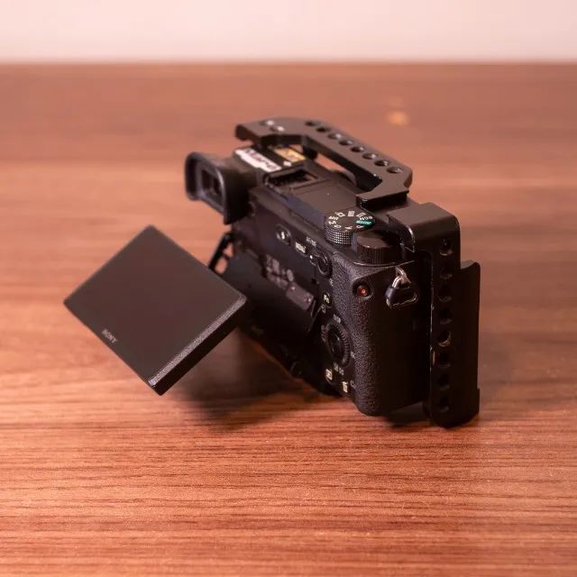 Sony A6400 + Sigma 16mm f/1.4 + Sony 16-50mm + Acessórios
