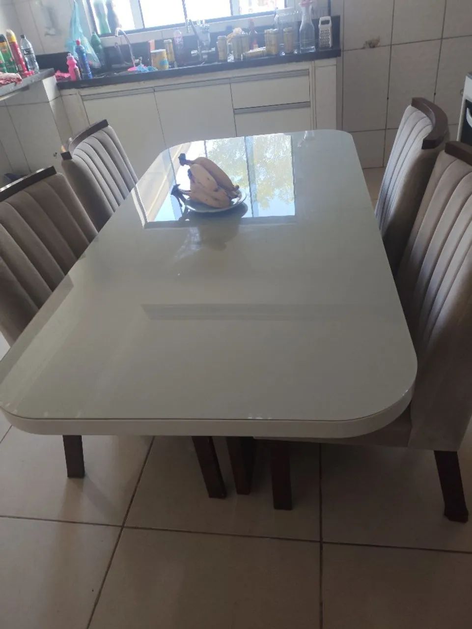 Mesa de jantar com cadeiras ( Usado)