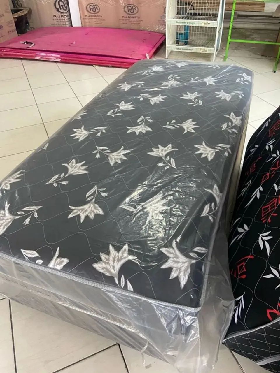 Cama de solteiro boa e confortável 