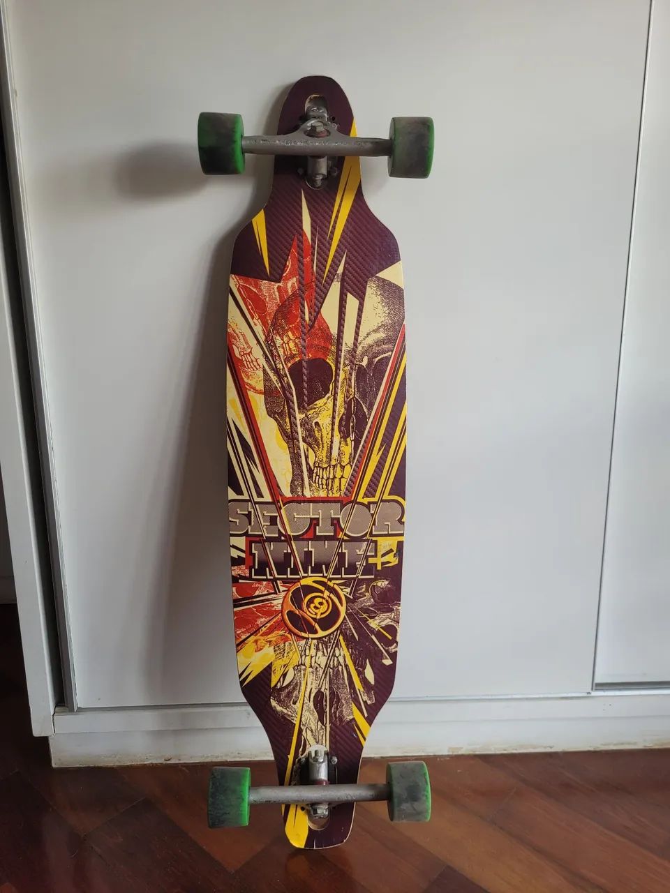 Longboard Sector Nine com Luvas de slide