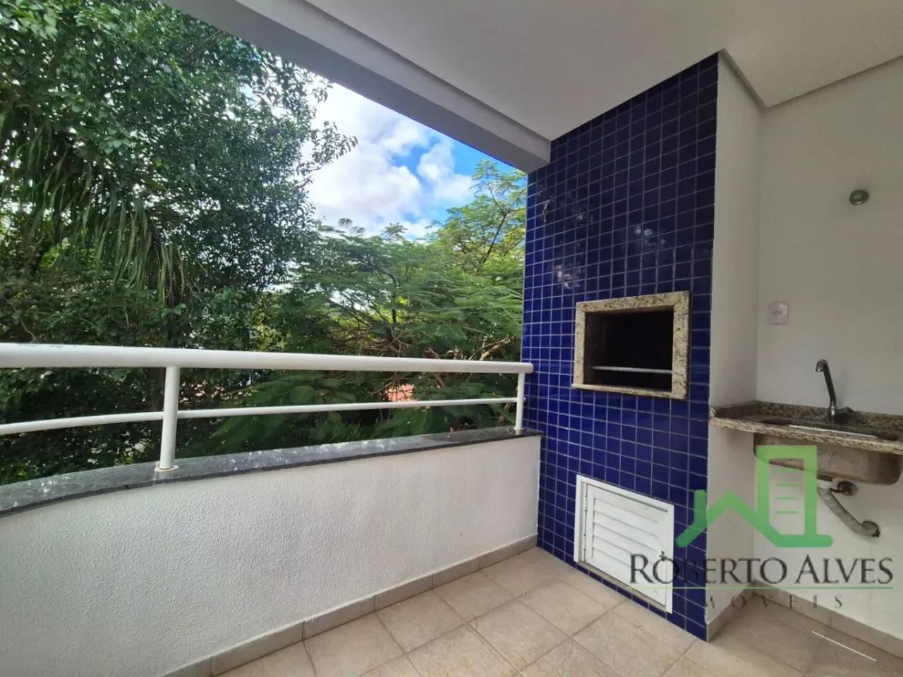 Aluguel Anual em Jurerê | 02 Dorm (01 Suíte) | Varanda com Churrasqueira - Foto 2
