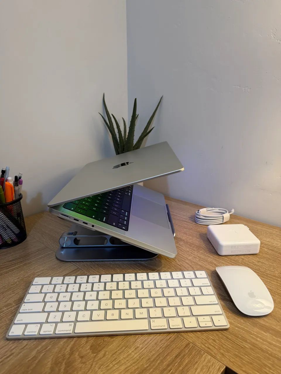 MacBook Pro 14 M1 Pro / 16GB / 512GB SSD / Brinde Magic Keyboard + Magic Mouse - Foto 2