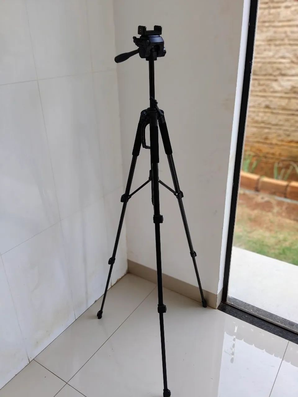 Tripé Profissional Universal 1,80m para Celular e Câmera - Foto 3