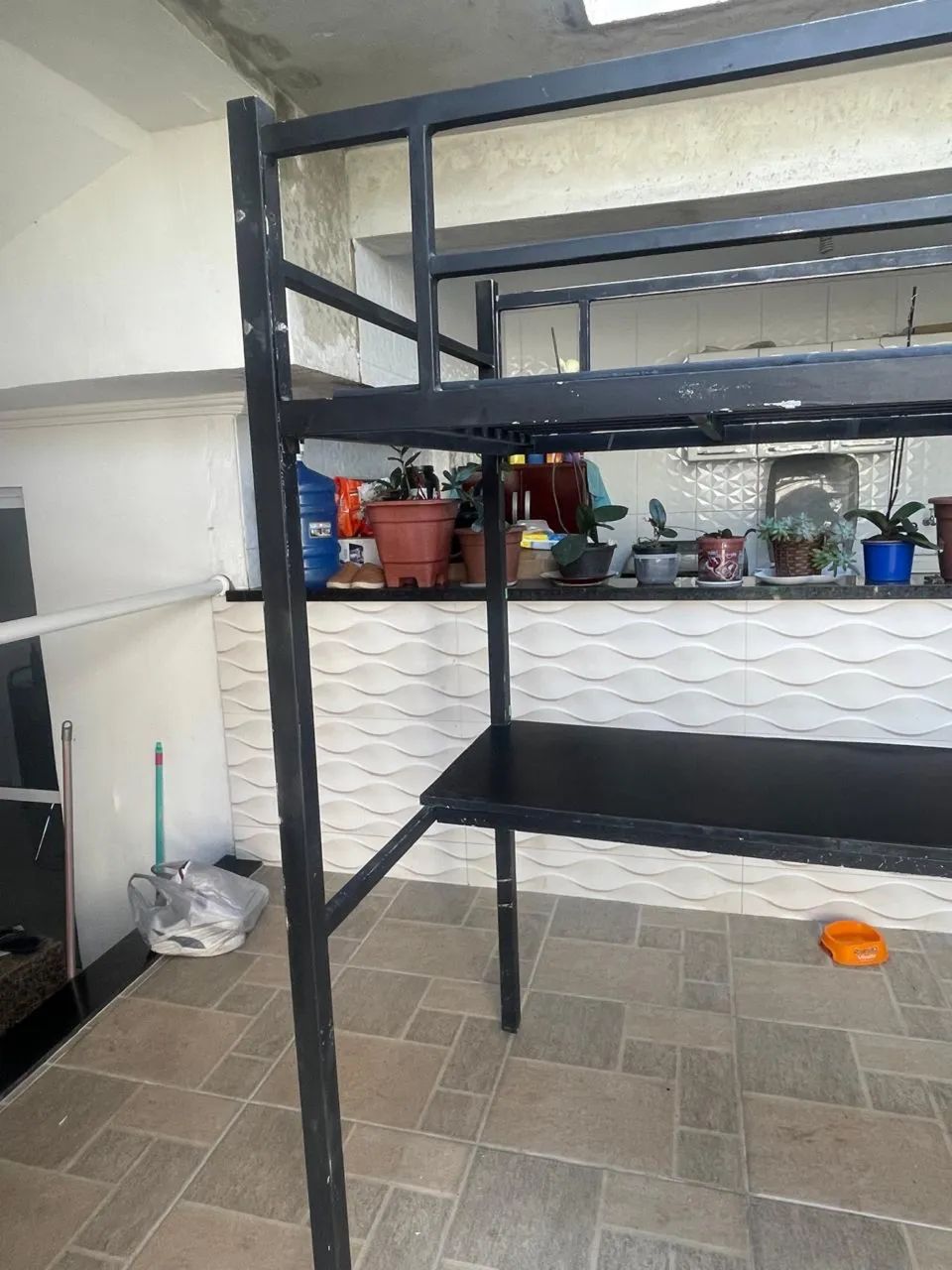 Cama Loft com Escrivaninha em Ferro - Moderna e Funcional para Espaços Pequenos  - Foto 2