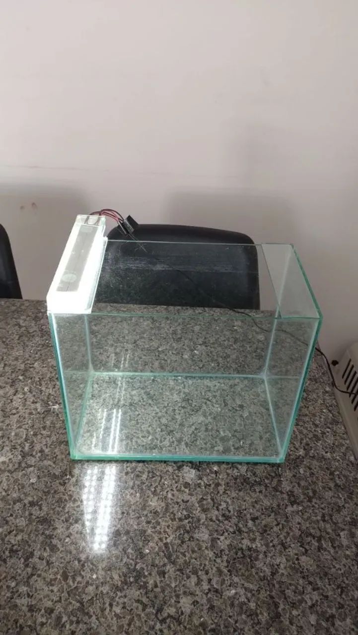 Aquário com bomba sem uso e acessórios 