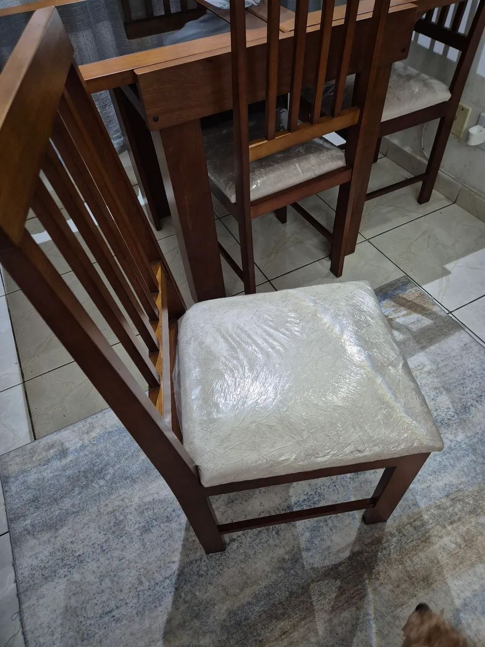 MESA MADEIRA MACIÇA RETRÁTIL COM 4 CADEIRAS - Foto 3