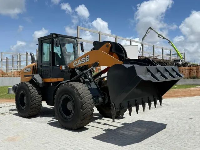 Pá Carregadeira - Case - 621E - 2021