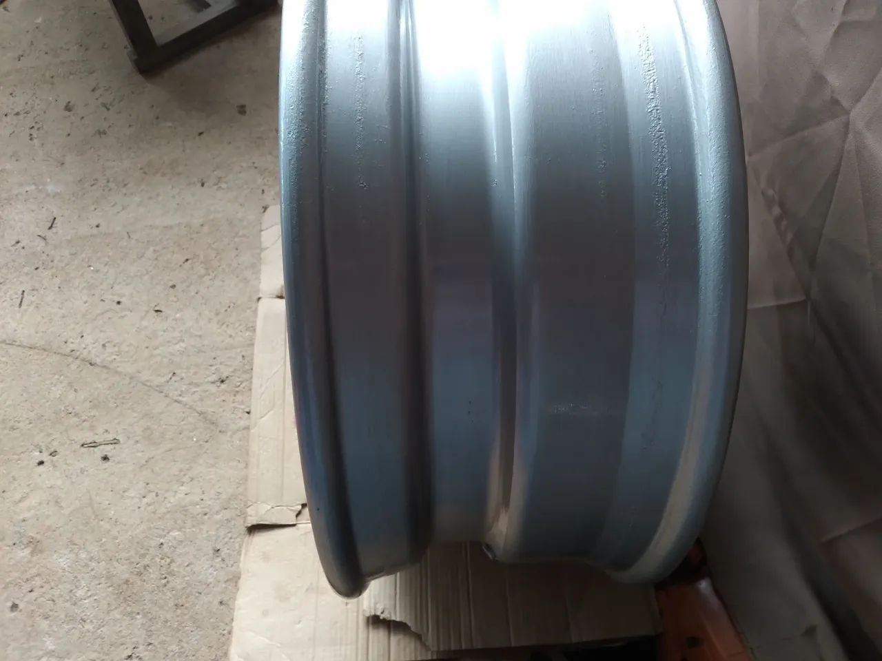 UMA RODA SINGLER 24,5 POLEGADAS ,PARA PNEU SOLTEIRO, RODA NOVA - Foto 5