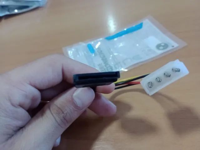 Adaptador SATA para Molex 4 Pinos - Energia para HD, SSD e Drives Entrega GRÁTIS