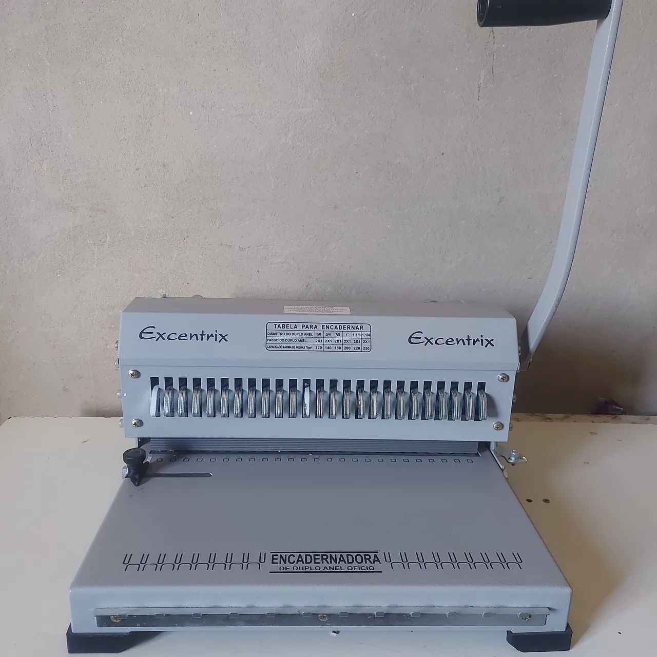 Encadernadora 2×1442917136064194562